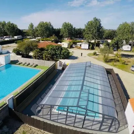 Camping 4 Etoiles - Piscine - Efchad Campsite *